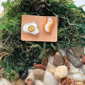 Handmade breakfast bacon and egg stud earring